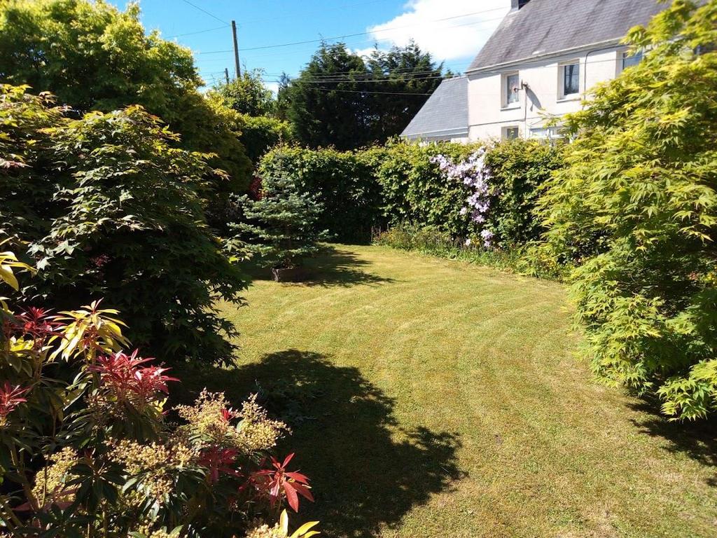 Front garden photo 9.jpg