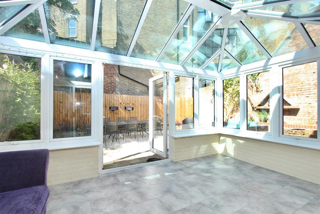 Pegasus Close, N16