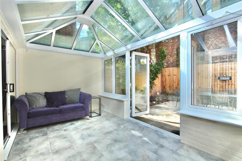 Pegasus Close, N16