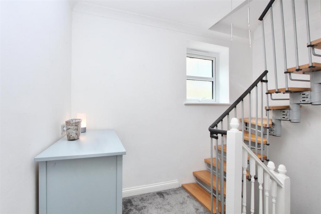 Pegasus Close, N16