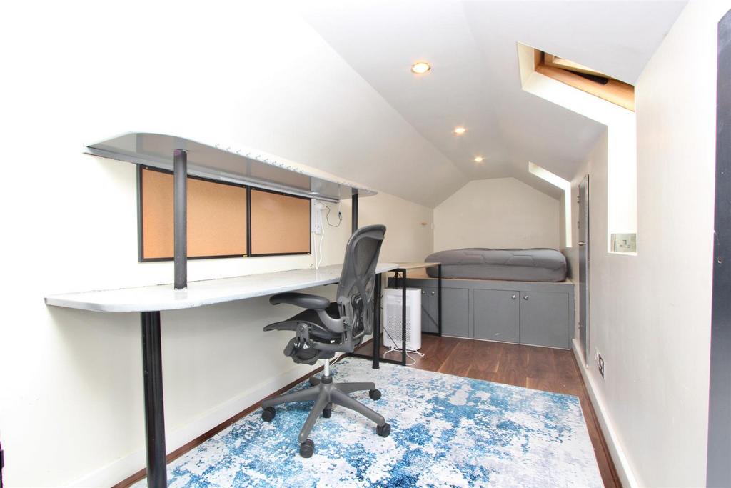 Pegasus Close, N16
