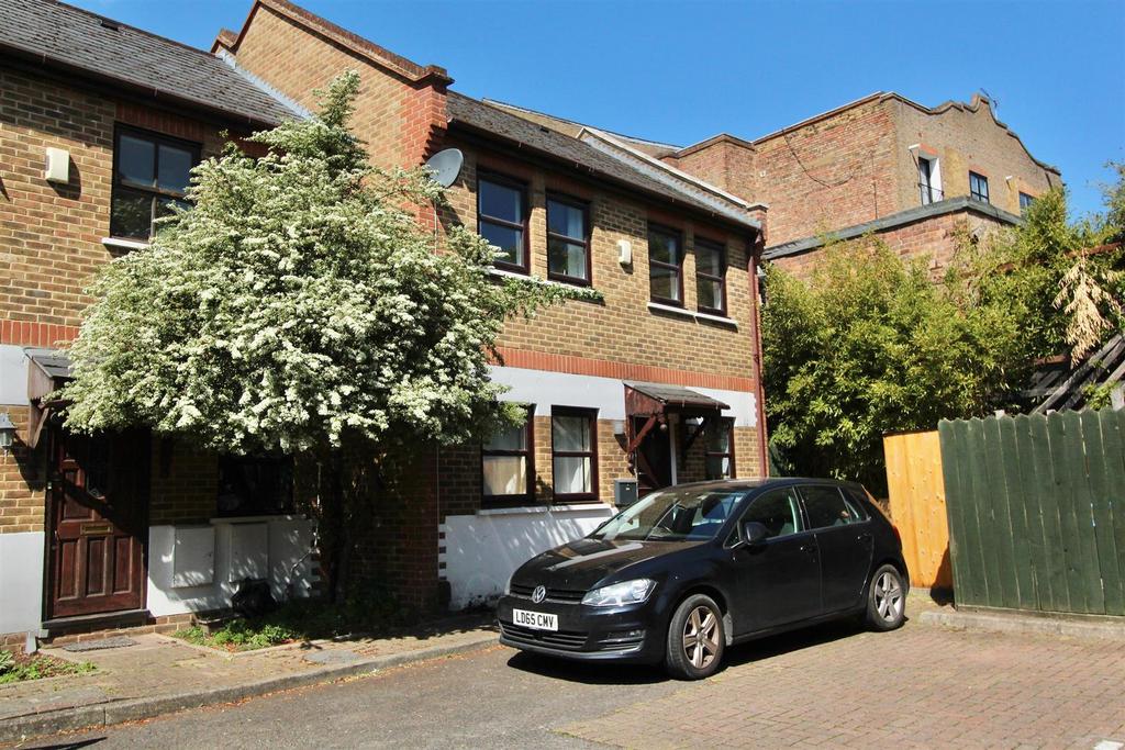 Pegasus Close, N16