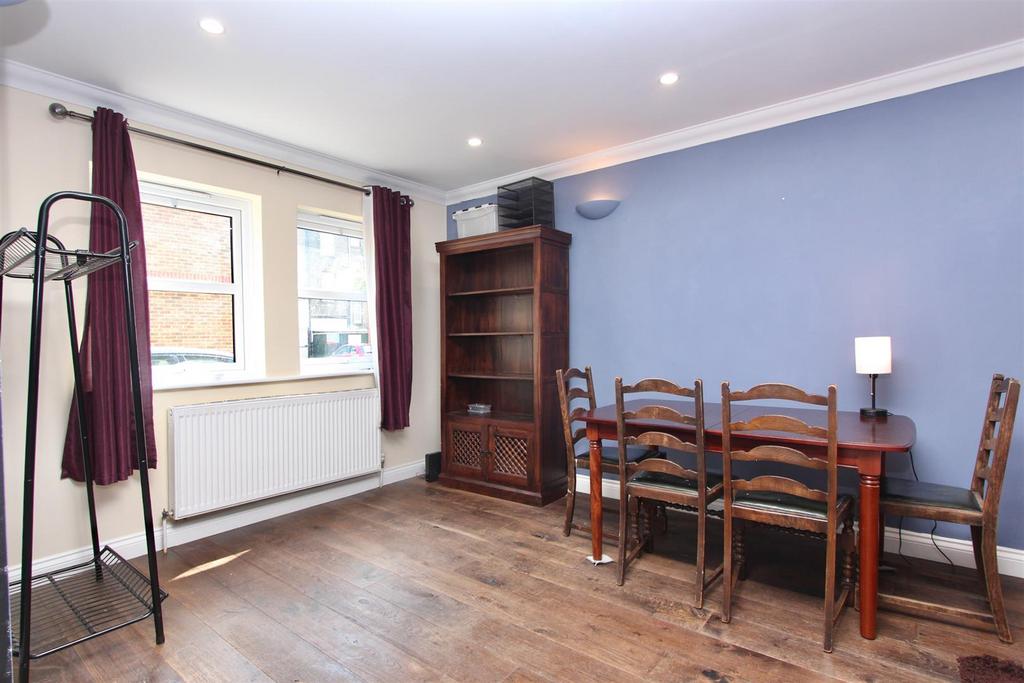 Pegasus Close, N16