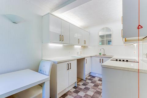 2 bedroom apartment for sale, Edge Lane, Stretford, Manchester, M32