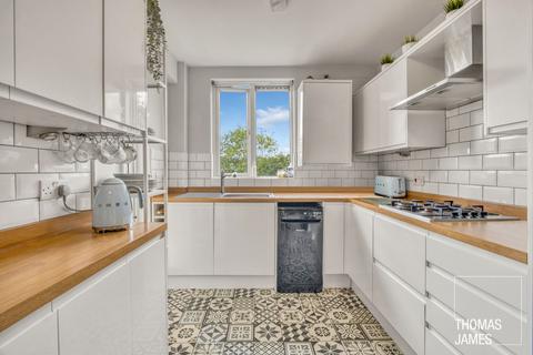 Flat 17, Park Court Park Grove, London, N11 2QB
