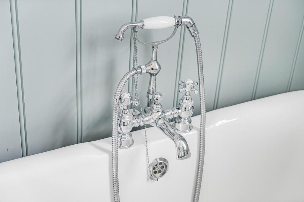 BATHROOM DETAIL.jpg