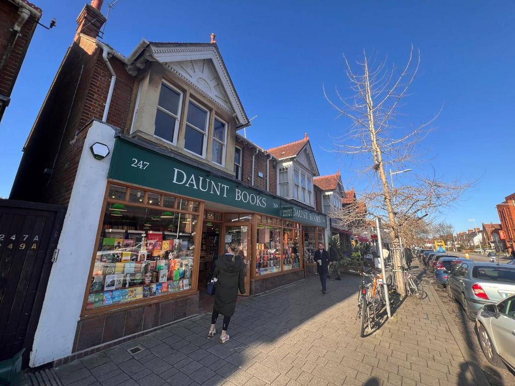 DAUNT BOOKS SUMMERTOWN.jpg
