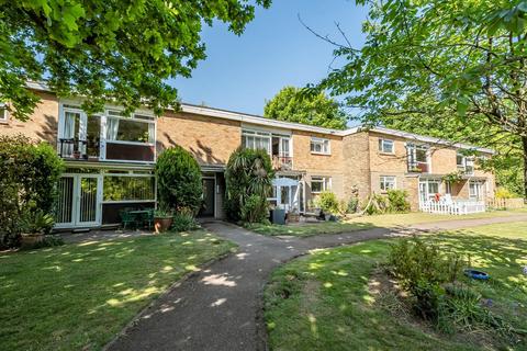 2 bedroom flat for sale, Field Close, Bromley