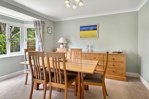 24 Queens Close, Balsham, Cambridge, CB21 4HL
