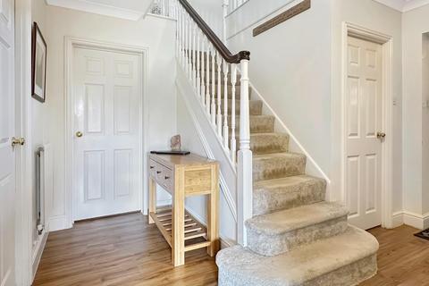 24 Queens Close, Balsham, Cambridge, CB21 4HL
