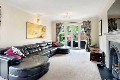 24 Queens Close, Balsham, Cambridge, CB21 4HL