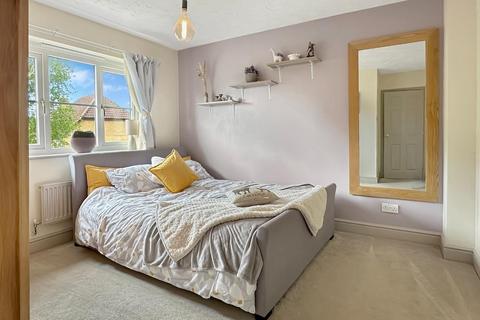 24 Queens Close, Balsham, Cambridge, CB21 4HL