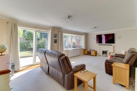4 bedroom detached house for sale, Edwards Close, Waterlooville, PO8