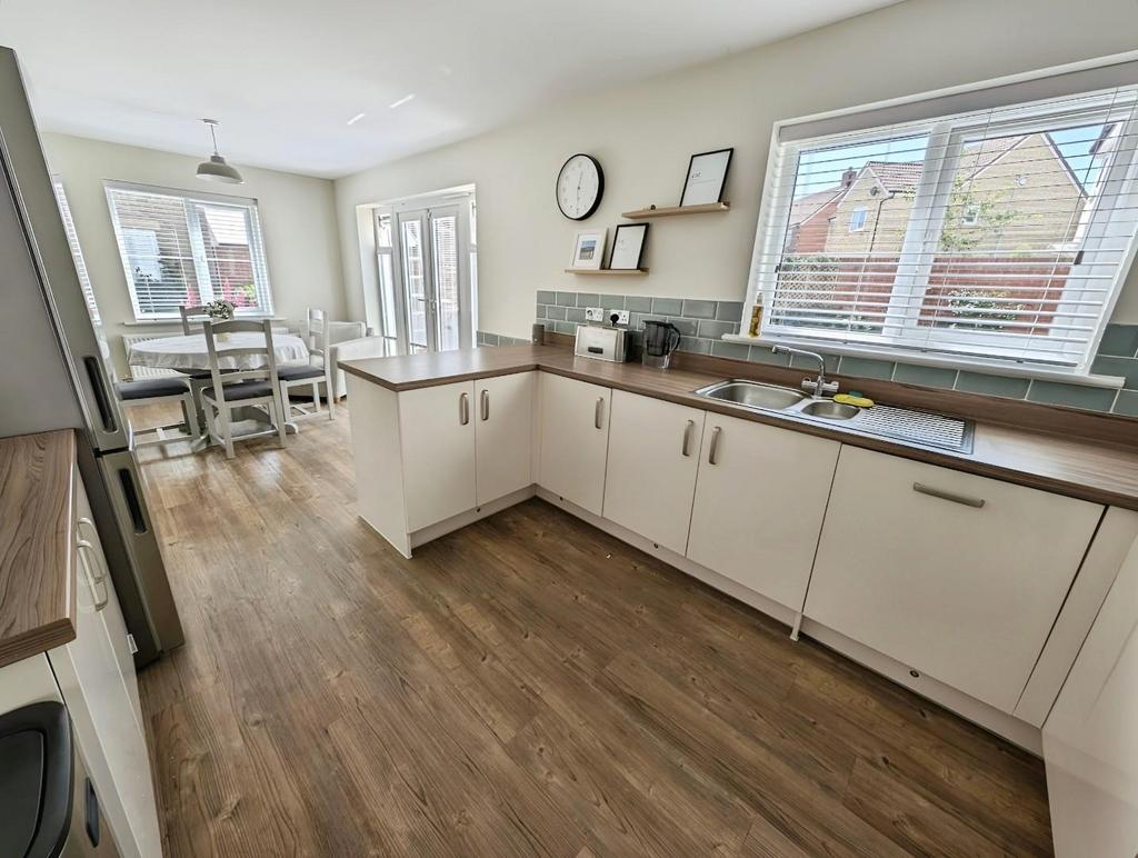 98ee0dbd-kitchen 20diner 20main.jpg