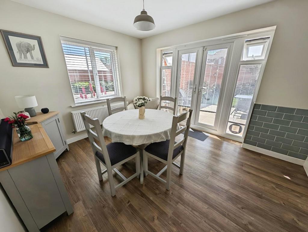 F1e9b69f-kitchen 20diner.jpg