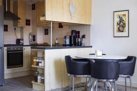 2 bedroom apartment for sale, The Gables, Old North Road, Royston
