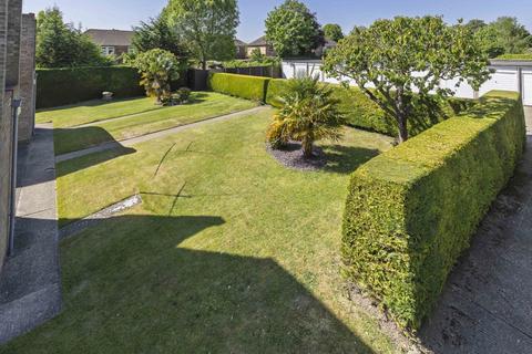 2 bedroom apartment for sale, The Gables, Old North Road, Royston