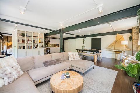 2 bedroom flat for sale, Wapping High Street, London E1W
