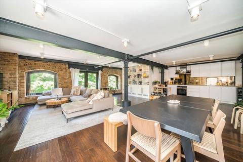 2 bedroom flat for sale, Wapping High Street, London E1W