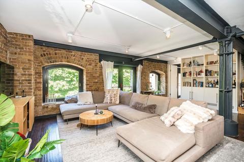 2 bedroom flat for sale, Wapping High Street, London E1W
