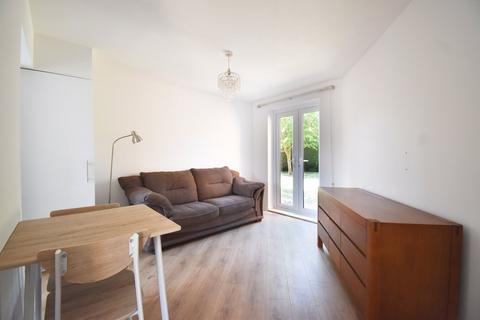 2 bedroom maisonette to rent, Sullivans Reach, Walton-on-Thames, KT12