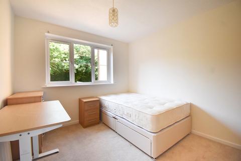 2 bedroom maisonette to rent, Sullivans Reach, Walton-on-Thames, KT12