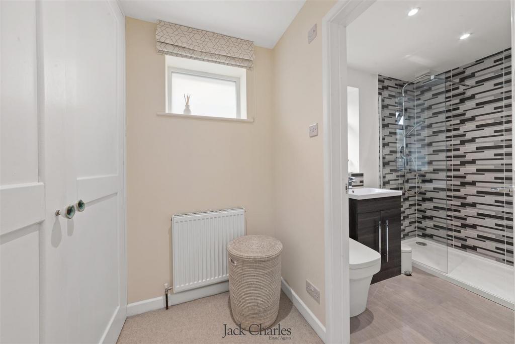 28 Barchester Way-5.jpg