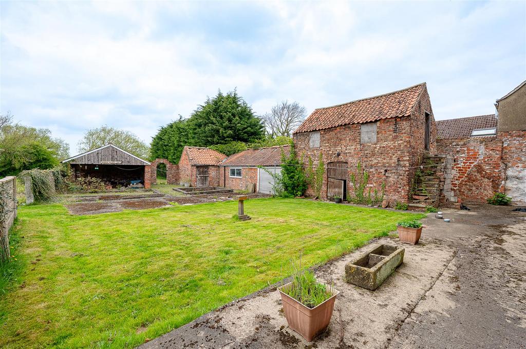 Granary & Outbuildings