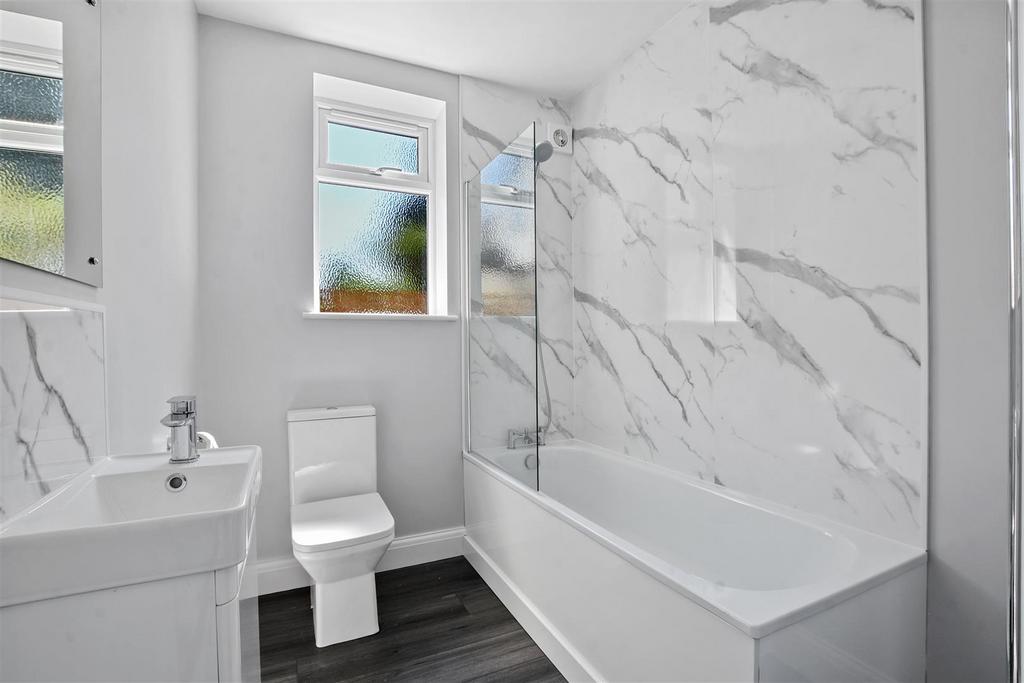 01-b818 GCWT - 84 Longstone Ave - Bathroom -Origina