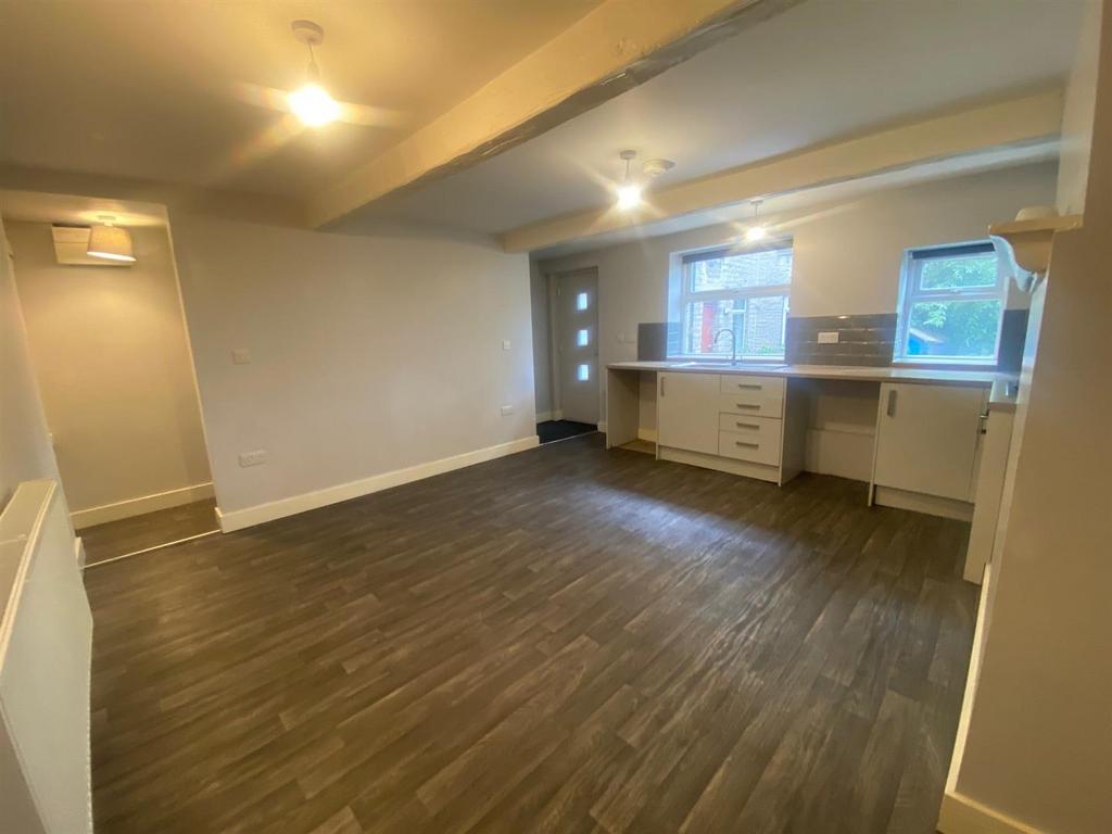 KITCHEN 1.jpg