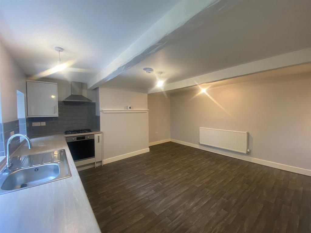 KITCHEN 2.jpg