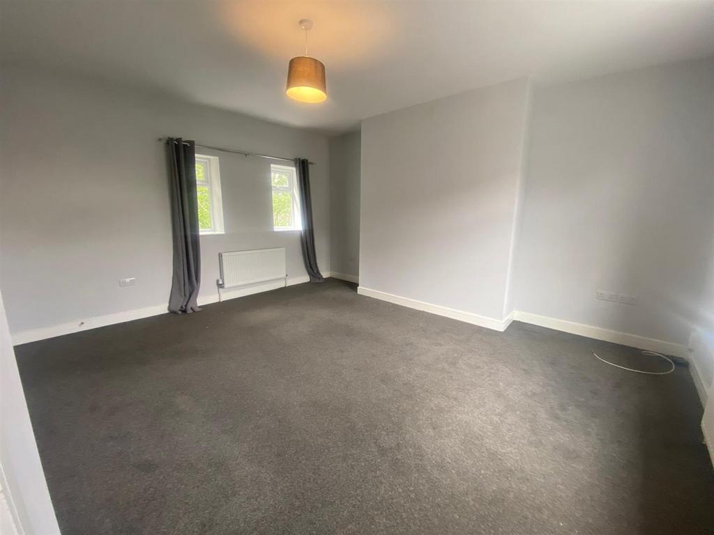 FRONT BEDROOM.jpg