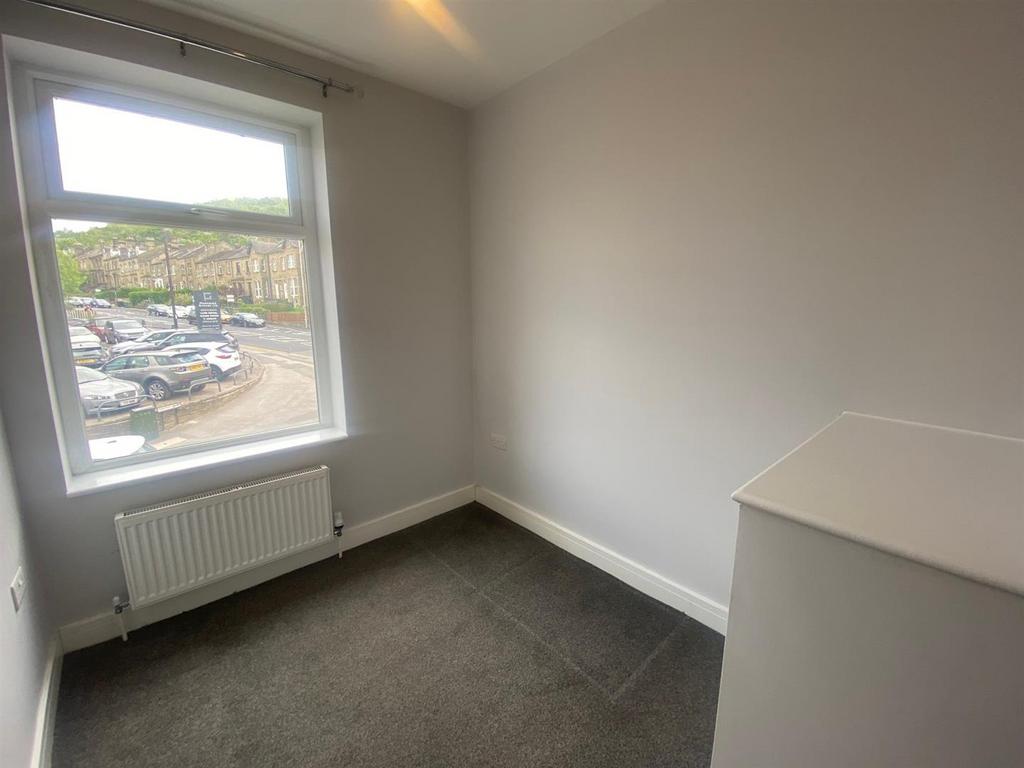 SMALL BEDROOM.jpg