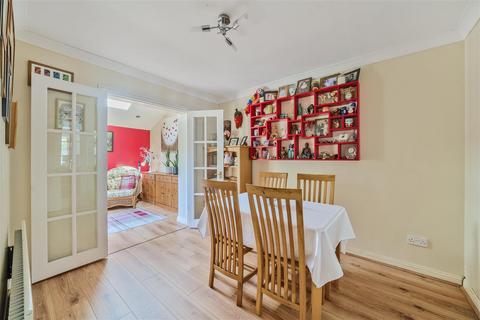 8 Corbin Road, Hilperton, Trowbridge, BA14 7EN