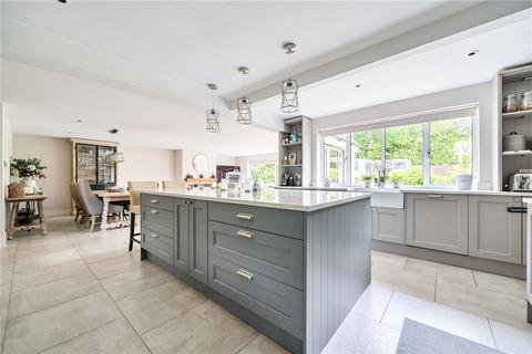 15 Abbots Ride, Farnham, GU9 8HY