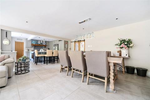 15 Abbots Ride, Farnham, GU9 8HY