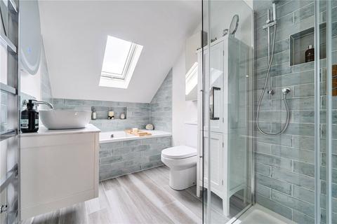 15 Abbots Ride, Farnham, GU9 8HY