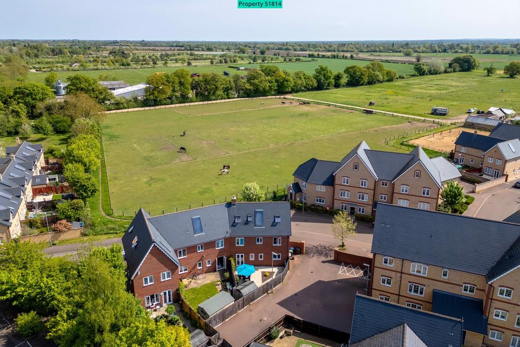 3 double bedrooms house all with views of the fiel