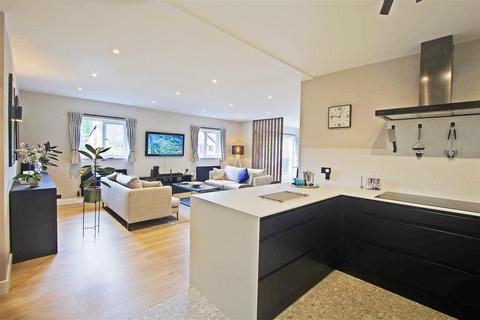 20 Campion Close, Croydon, CR0 5SN