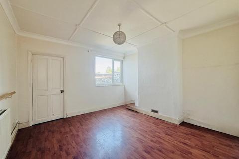 3 bedroom end of terrace house to rent, Shortlands Road, Sittingbourne