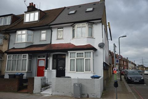 Studio to rent, 110 High Street Colliers Wood, London, Greater London. SW19 2BW