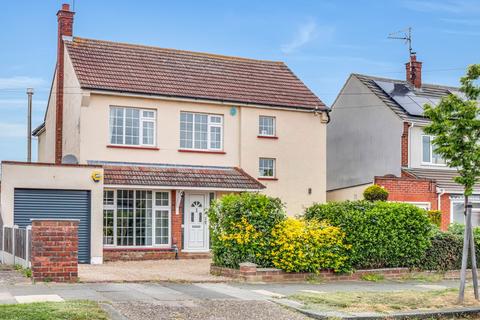 65 Marcus Avenue, Thorpe Bay, Southend-on-sea, SS1 3LE