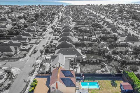 65 Marcus Avenue, Thorpe Bay, Southend-on-sea, SS1 3LE