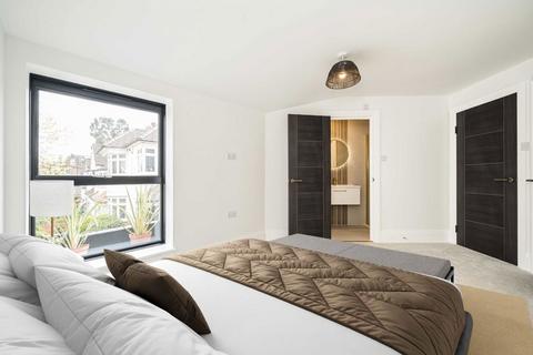 3 bedroom detached house for sale, Boveney Road, London SE23