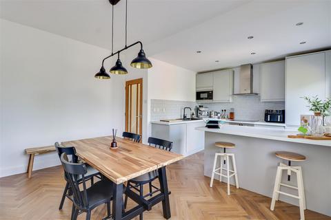 3 bedroom flat for sale, Ronald Hill Grove, Leigh-on-Sea SS9