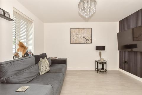 14 Rhondda Vale, Aylesham, Canterbury, CT3 3LP