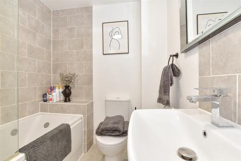 14 Rhondda Vale, Aylesham, Canterbury, CT3 3LP