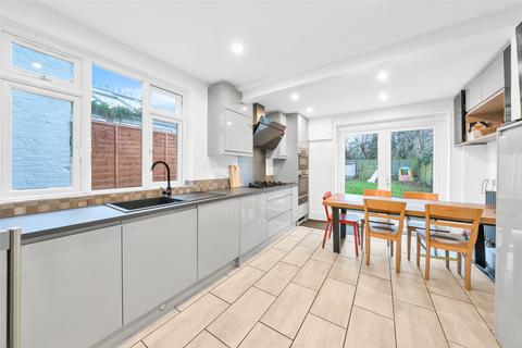 5 bedroom semi-detached house for sale, Gilbert Road, Bromley