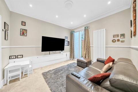 5 bedroom semi-detached house for sale, Gilbert Road, Bromley