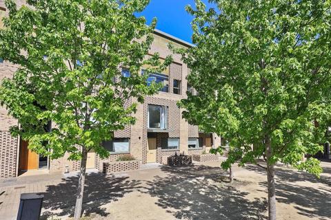 3 bedroom apartment for sale, Addenbrookes Road, Trumpington, Cambridge
